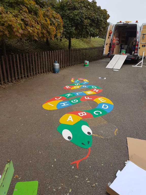 marquage ludique en couleurs cour école jeu du Serpent par S2RA 47