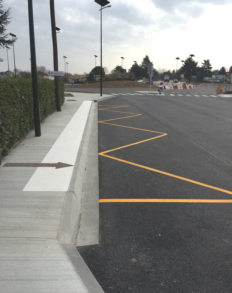 Marquage voierie stationnement et arret de bus public - Réalisation par la S2RA Signalisation Routière Responsable Agenaise 47