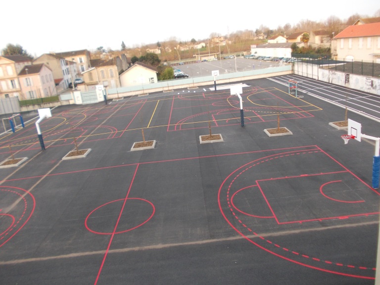 marquages de plusieurs terrains de basket extérieurs par S2RA 47