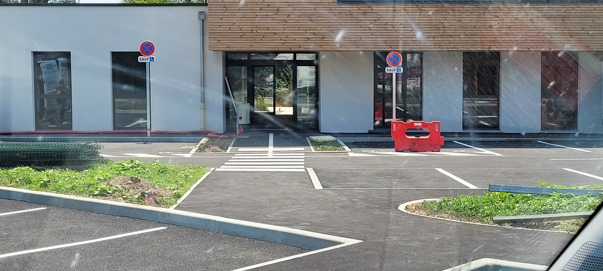 Marquages circulation et emplacements de parking à Casteljaloux - Réalisation S2RA - Signalisation Routière Responsable Agenaise 47550 Boé